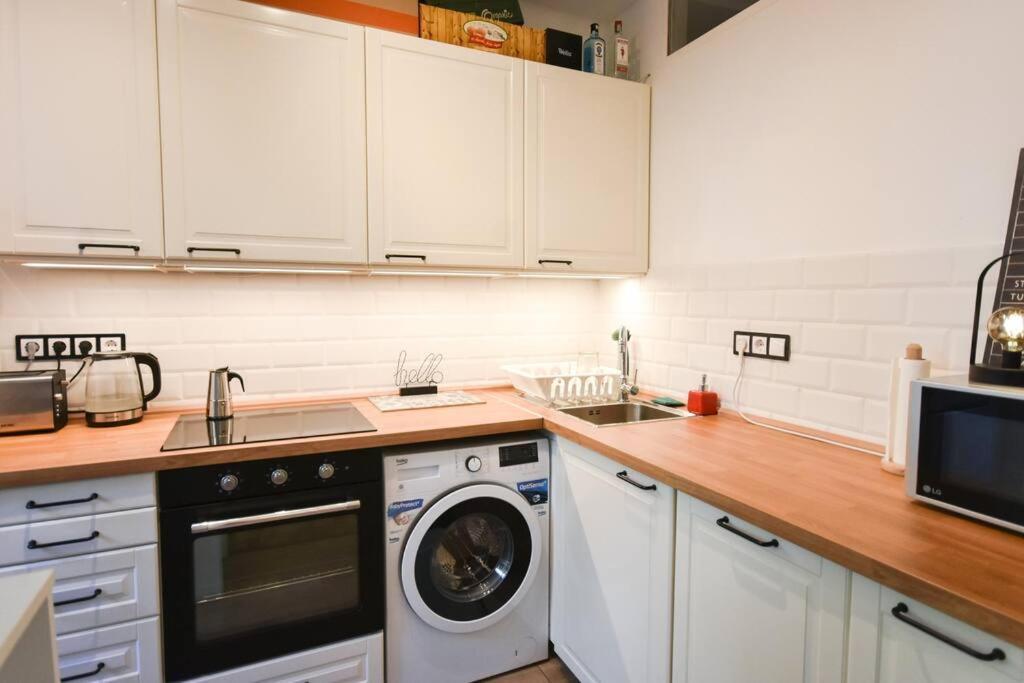 Renovated Stylish Flat At The Castle&metro Lejlighed *