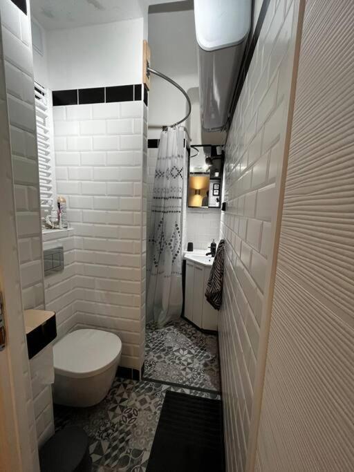 Renovated Stylish Flat At The Castle&metro Lejlighed