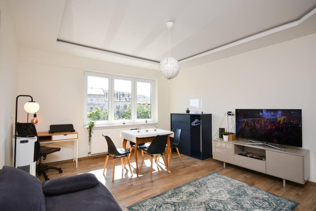 Lejlighed Renovated Stylish Flat At The Castle&metro *